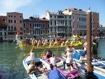 Honeymoon Suite On Grand Canal Venice Guest house